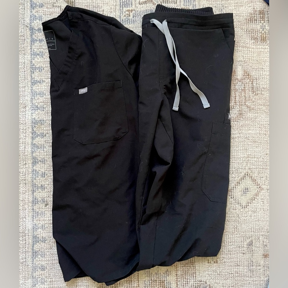 Figs scrubs set top and bottom size small